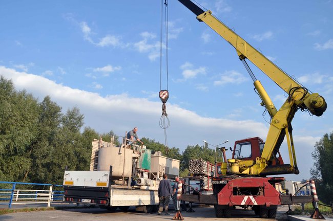 Uszczelnią wał i zrobią chodnik do zamku