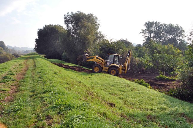 Uszczelnią wał i zrobią chodnik do zamku