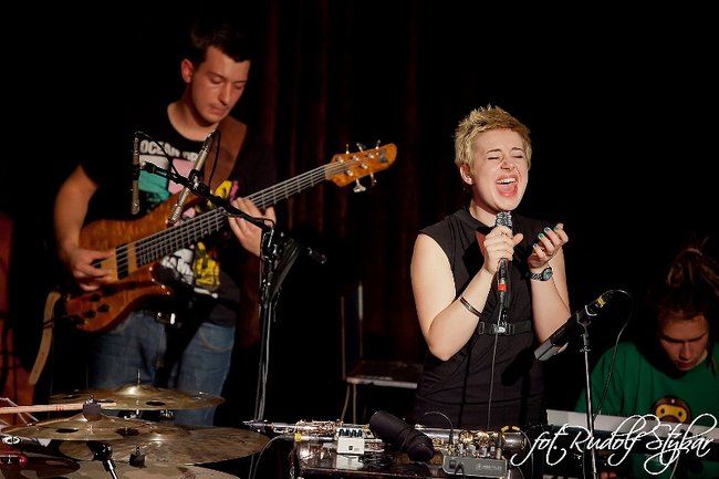 Lena zagrała w Cafe Kultura