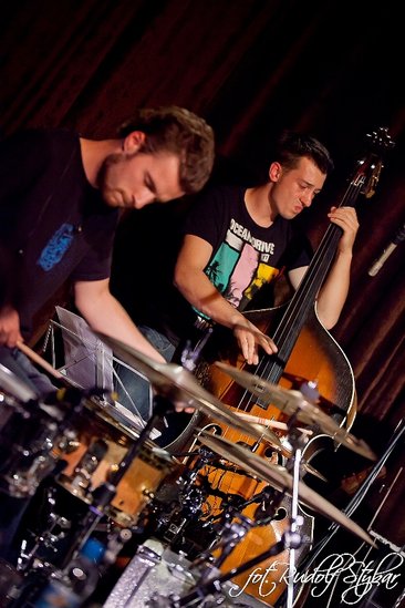 Lena zagrała w Cafe Kultura