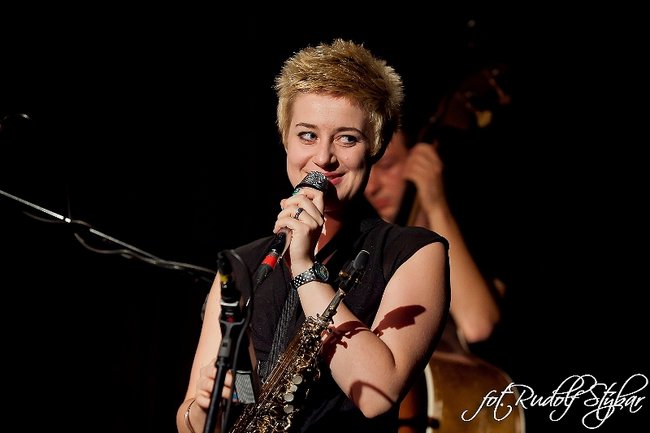 Lena zagrała w Cafe Kultura