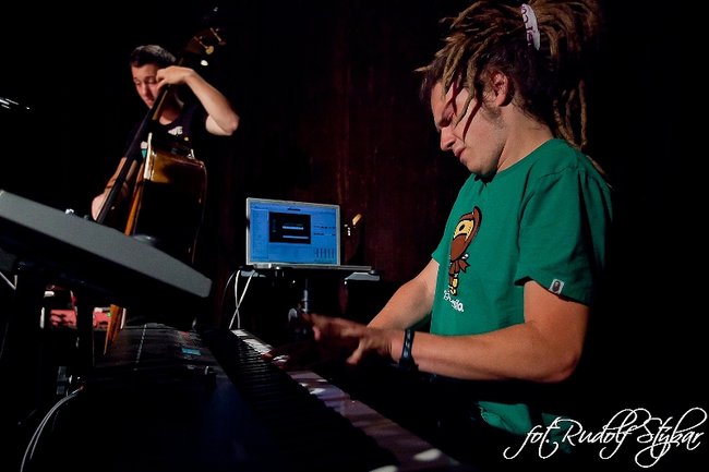 Lena zagrała w Cafe Kultura