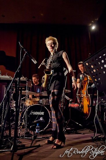 Lena zagrała w Cafe Kultura