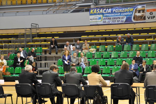 Debata wyborcza prawie bez publiczności