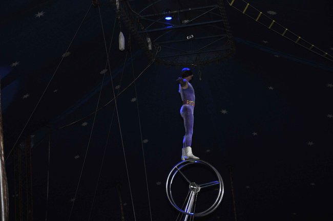 Cyrkowe popisy pod zamkiem