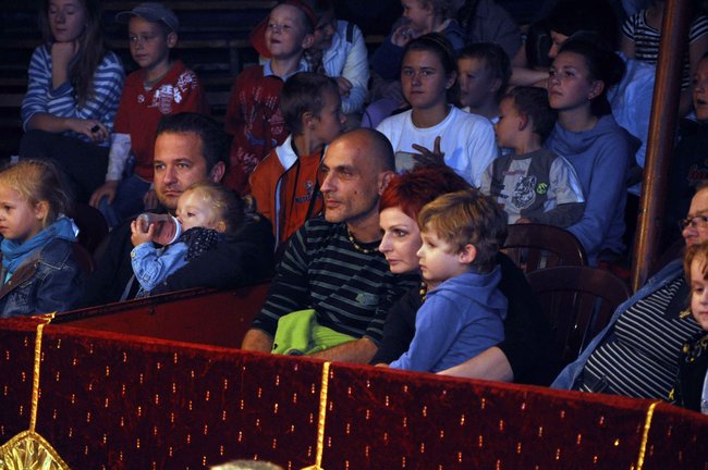 Cyrkowe popisy pod zamkiem