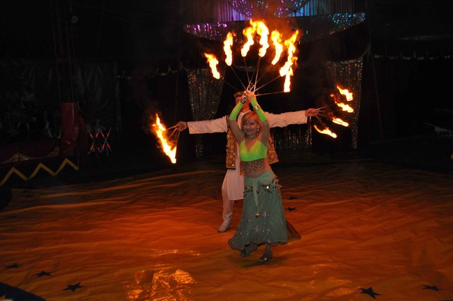 Cyrkowe popisy pod zamkiem