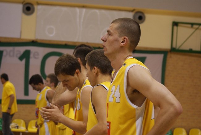 KK Świecie wygrał u siebie