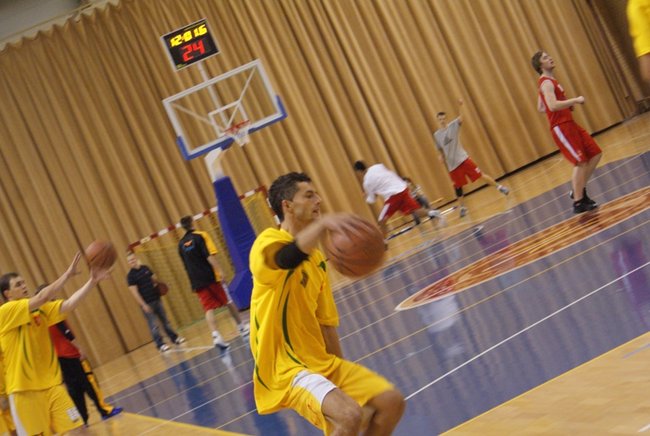 KK Świecie wygrał u siebie