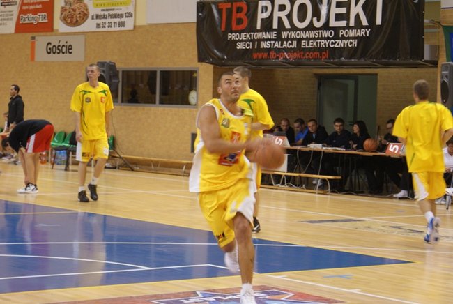 KK Świecie wygrał u siebie