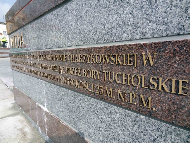 Kończą montować fontannę