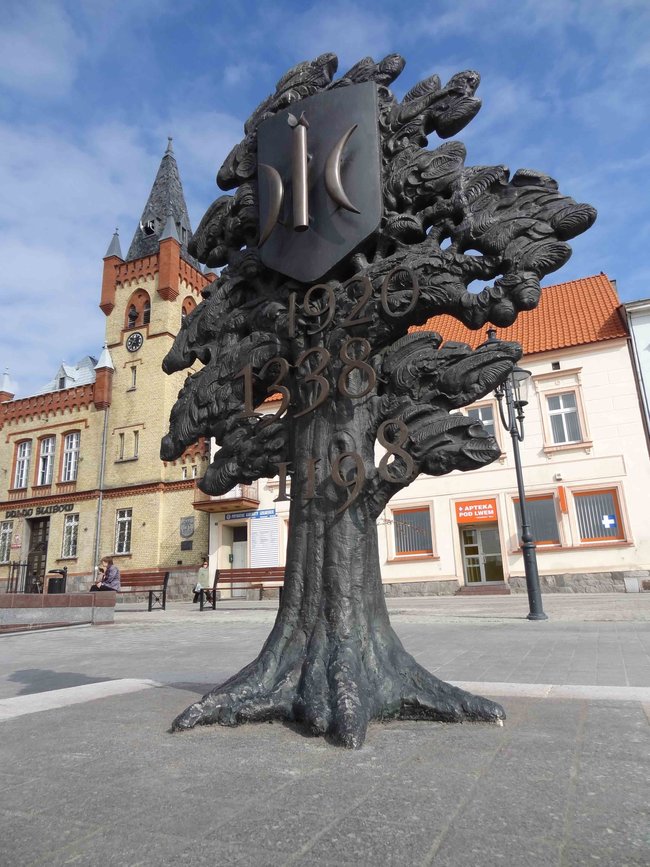 Kończą montować fontannę