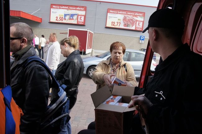 Sto glukometrów w pół godziny