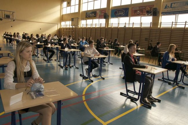 Gimnazjaliści piszą testy