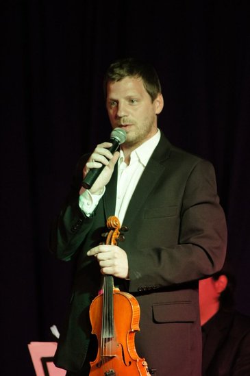 Operetkowy początek miesiąca