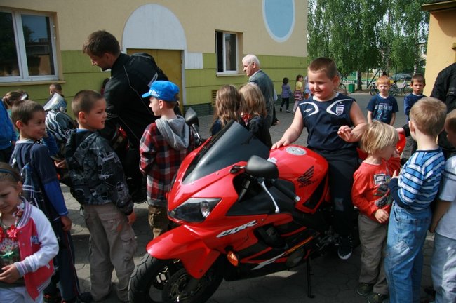 Maluchy spotkały się z ciekawymi ludźmi