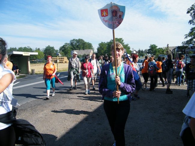 Noc w stodole i piejący kogut
