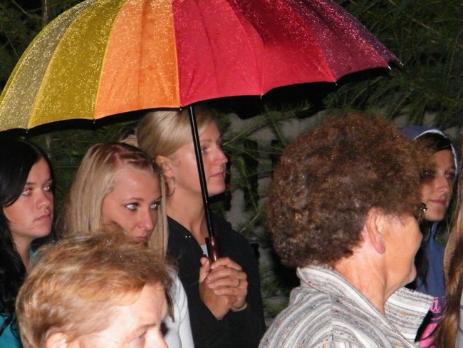 Noc w stodole i piejący kogut