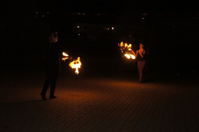 Z pasją machają ogniami