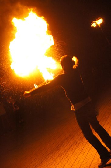 Z pasją machają ogniami