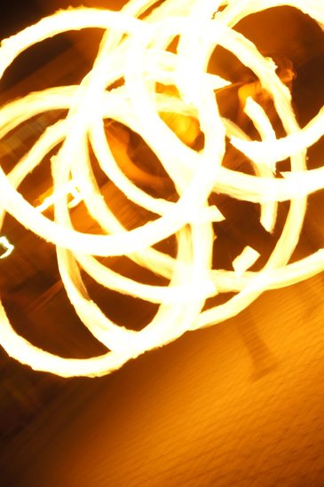 Z pasją machają ogniami