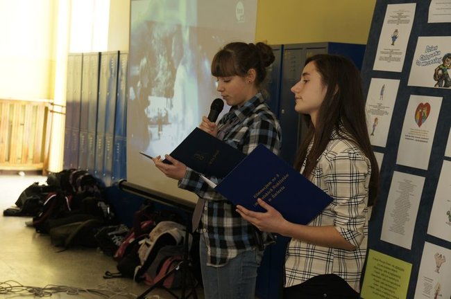 Zaśpiewały dla chłopaków