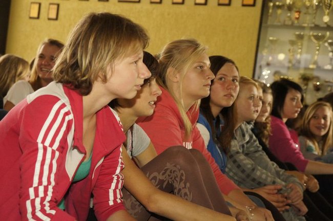 Zaśpiewały dla chłopaków