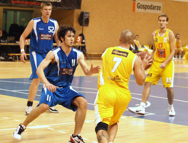 KK Świecie zwyciężył, Akademia przegrała