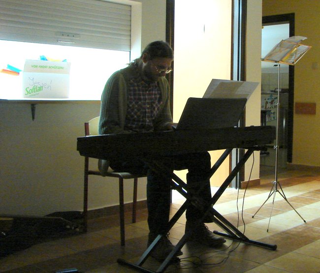  IX Zaduszki poetyckie ?pomrzemy bez rutyny?