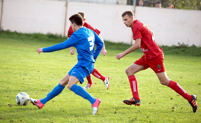 Siedem goli w Przechowie, lider lepszy