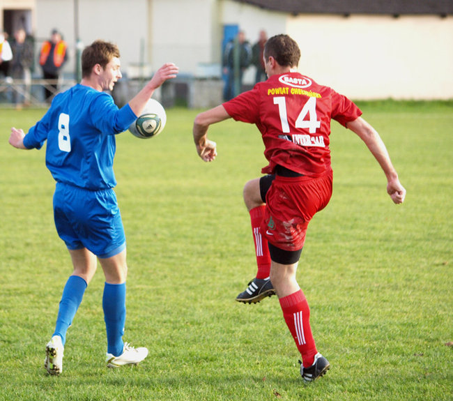 Siedem goli w Przechowie, lider lepszy