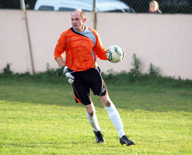 Siedem goli w Przechowie, lider lepszy