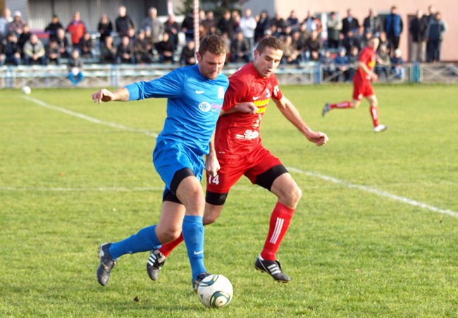 Siedem goli w Przechowie, lider lepszy