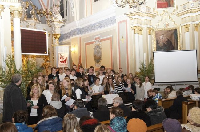 Chórzyści z Xanten i Świecia zaśpiewali w Klasztorku - fotorelacja