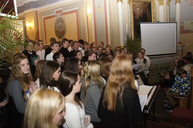Chórzyści z Xanten i Świecia zaśpiewali w Klasztorku - fotorelacja