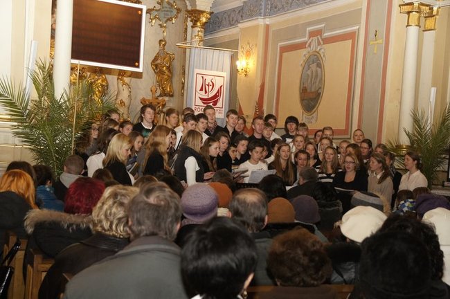 Chórzyści z Xanten i Świecia zaśpiewali w Klasztorku - fotorelacja