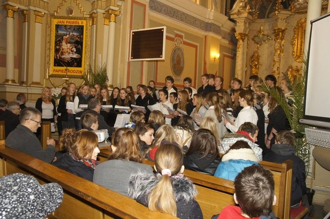 Chórzyści z Xanten i Świecia zaśpiewali w Klasztorku - fotorelacja