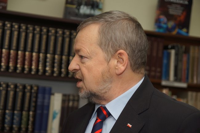 Książki od senatora w bibliotece