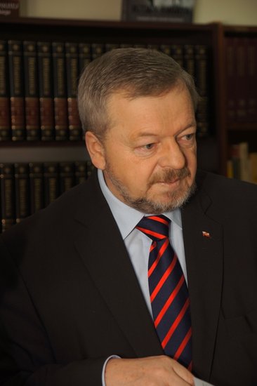 Książki od senatora w bibliotece