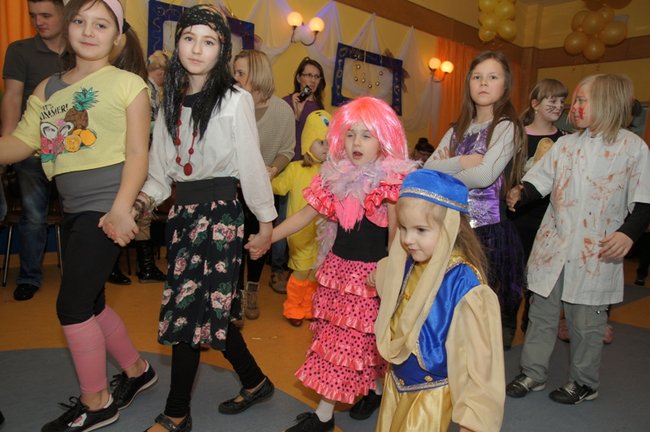 Światowe tańce w Stokrotce - fotorelacja