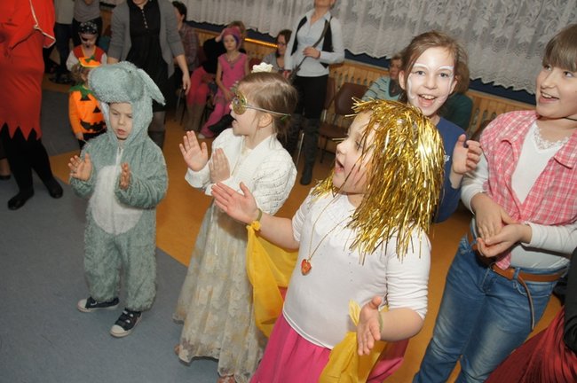 Światowe tańce w Stokrotce - fotorelacja