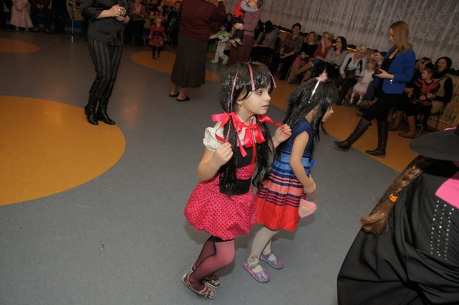 Światowe tańce w Stokrotce - fotorelacja