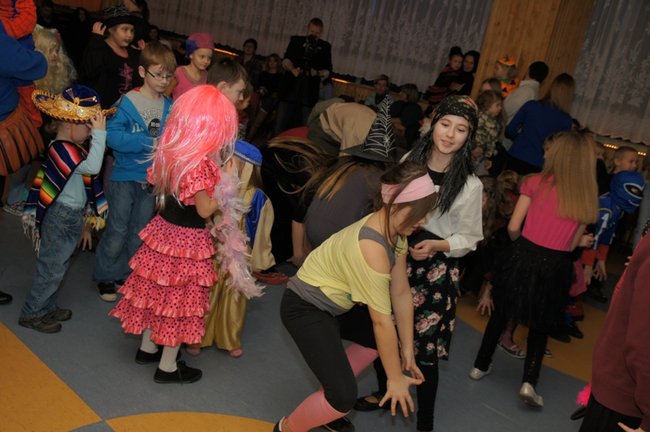 Światowe tańce w Stokrotce - fotorelacja