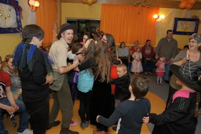 Światowe tańce w Stokrotce - fotorelacja