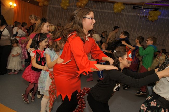 Światowe tańce w Stokrotce - fotorelacja