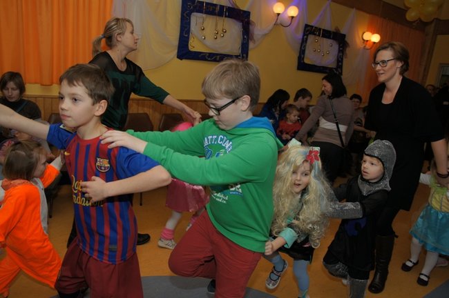 Światowe tańce w Stokrotce - fotorelacja