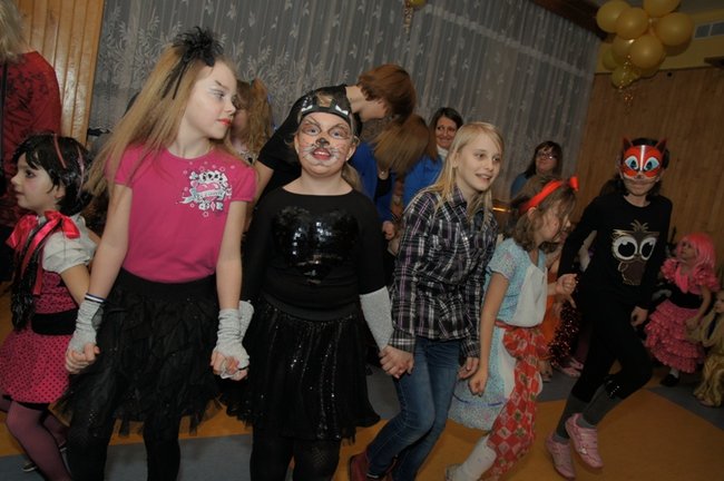 Światowe tańce w Stokrotce - fotorelacja