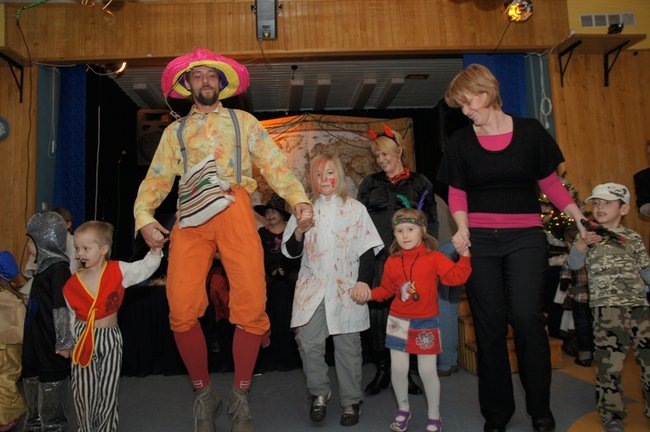 Światowe tańce w Stokrotce - fotorelacja