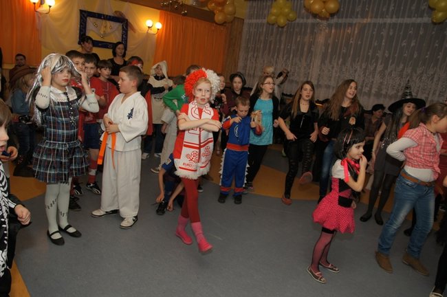 Światowe tańce w Stokrotce - fotorelacja