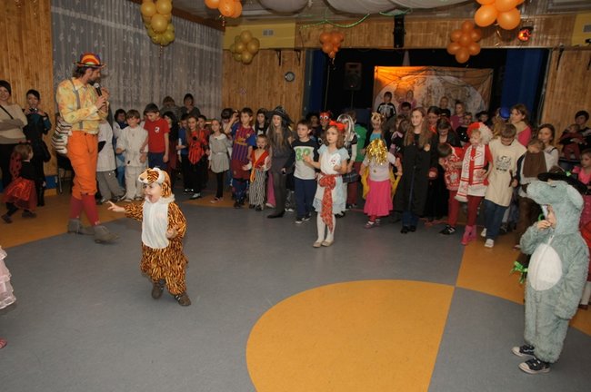 Światowe tańce w Stokrotce - fotorelacja